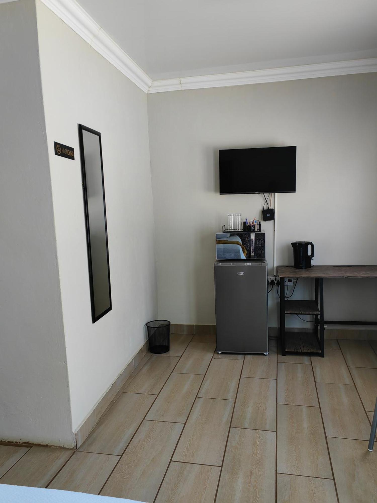 Back Of The Moon Guesthouse Kuruman Bagian luar foto