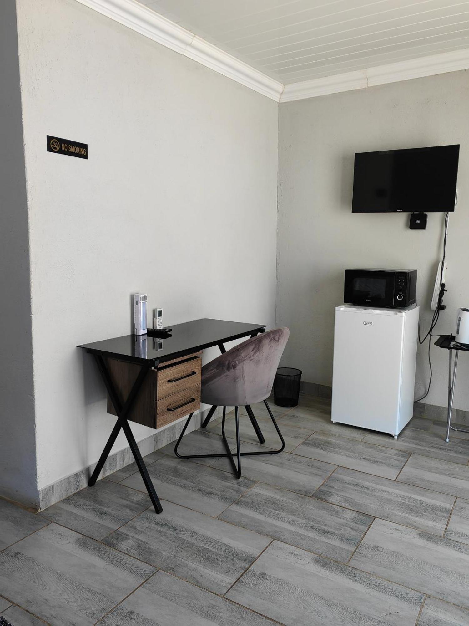 Back Of The Moon Guesthouse Kuruman Bagian luar foto
