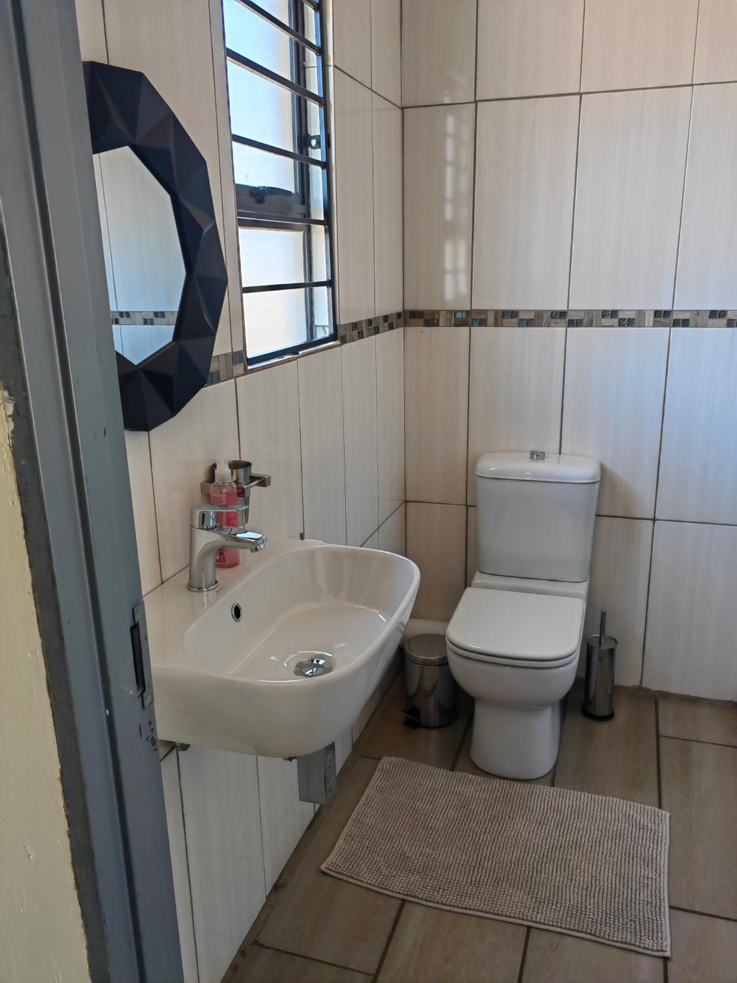 Back Of The Moon Guesthouse Kuruman Bagian luar foto