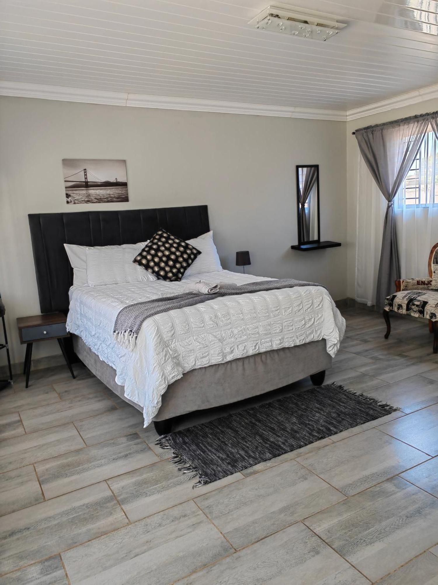Back Of The Moon Guesthouse Kuruman Bagian luar foto